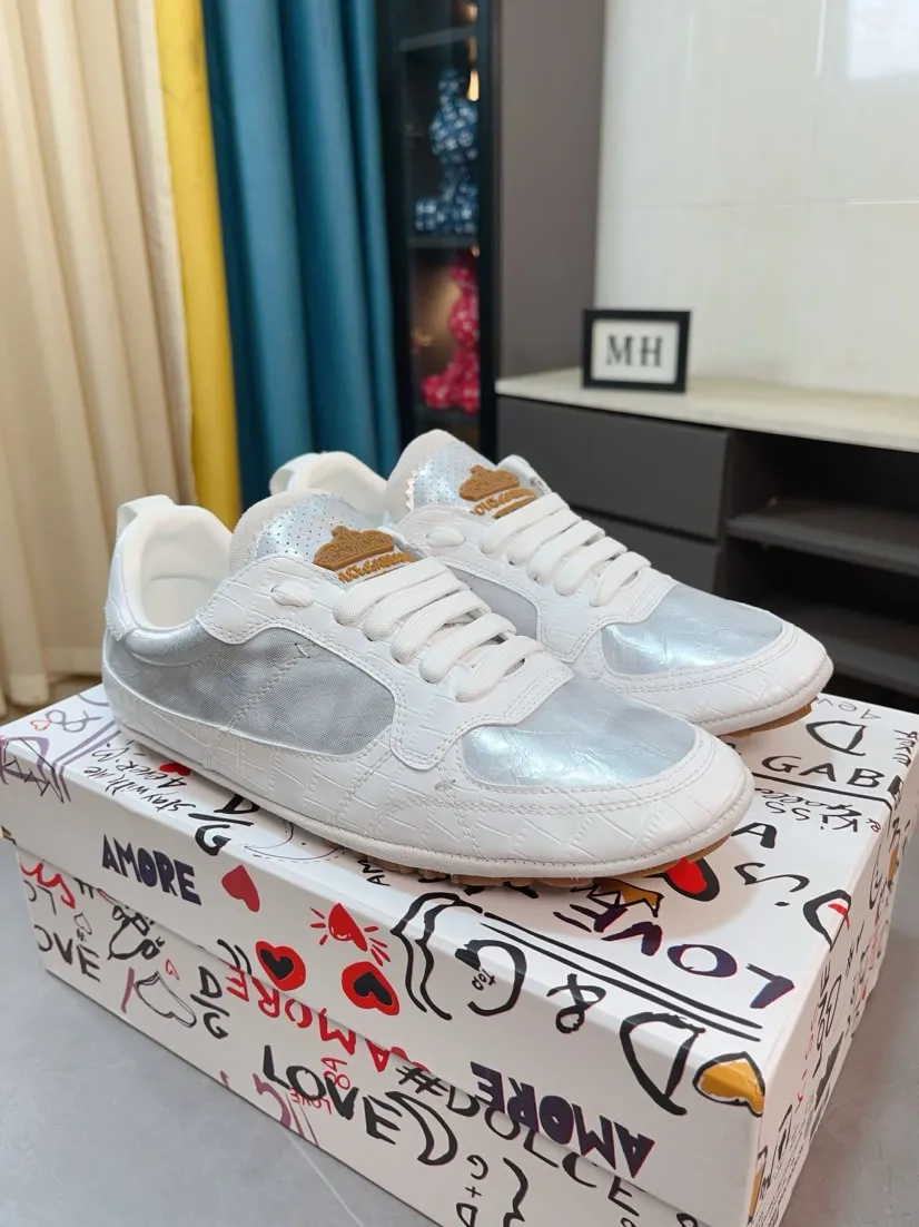 Men's shoes💰560🌹🌹"Dolce & Gabbana DG" original imported first-layer cowhide➕sheepskin lining, light on the foot, comfortable, versatile, original special outsole🔥favored by trendy men, welcome to compare quality🔥exquisite luxury, super A level! Compared with the genuine product at the counter, the version is no worse at all! Code number 38-44